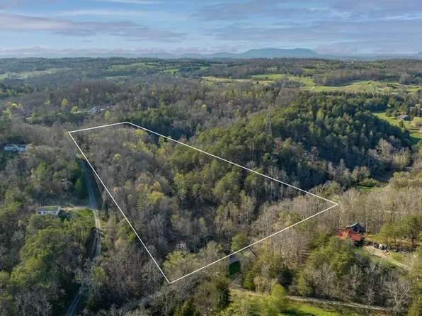 911 Sevier County Line Rd, Kodak, TN 37764