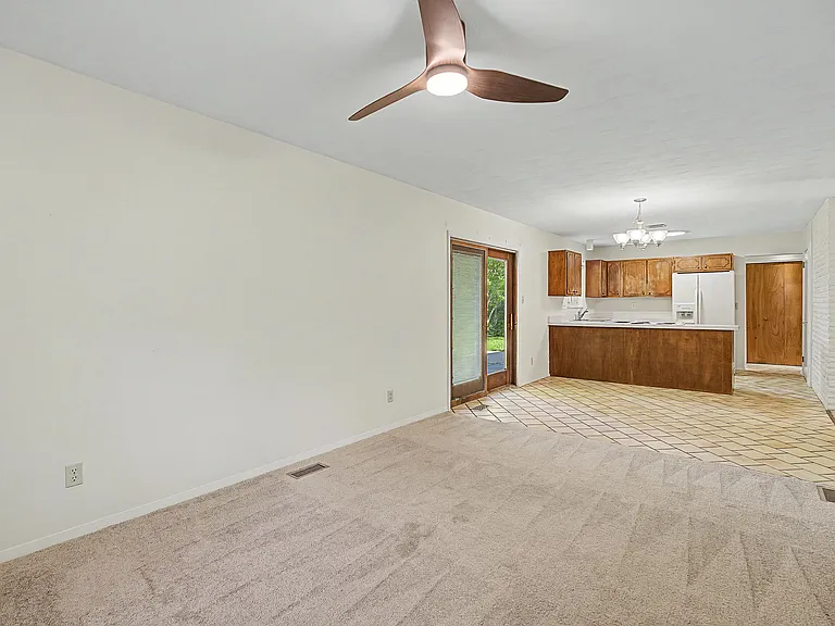 819 Gleneagle Dr — Photo 11