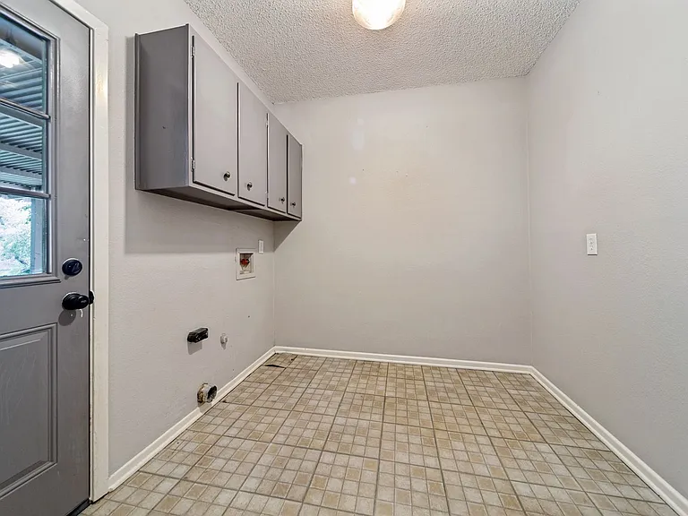 313 Sagecrest Dr — Photo 21