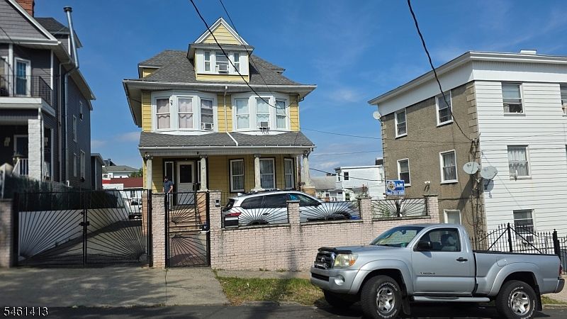 1st image of 197 Grafton Ave