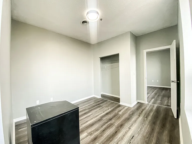 51 King St W #302 — Photo 6