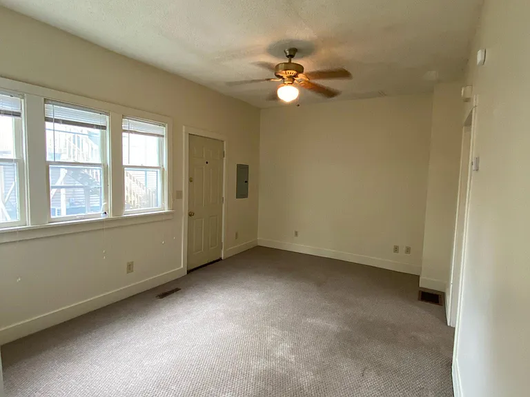 520 Oak St #1 — Photo 4