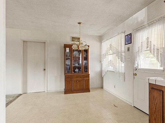 4th image of 4242 Cortright Way