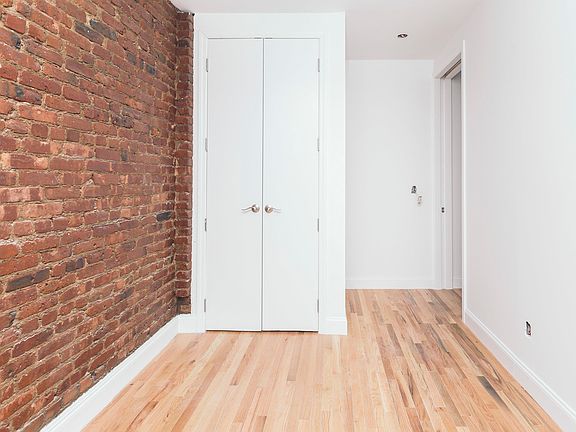 4th image of 118 1st Ave #1