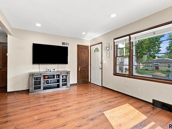 4th image of 1509 E 25th St