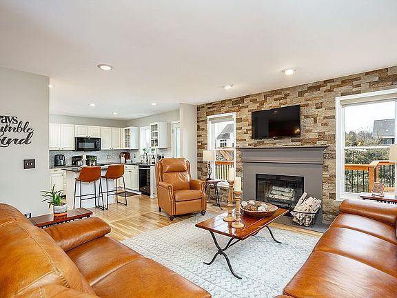 4th image of 9278 Summercress Dr