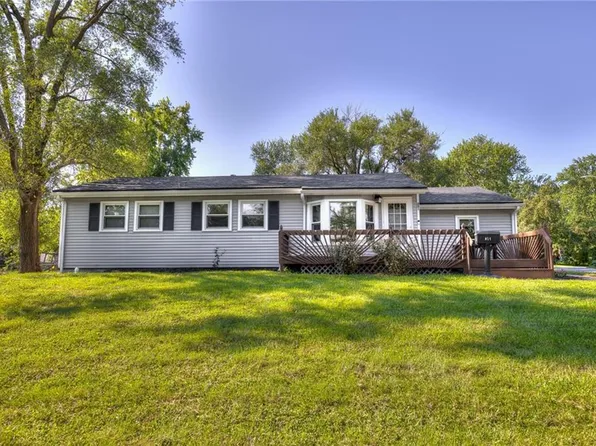 801 NE 61st Ter, Kansas City, MO 64118