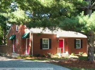 2307 W Friendly Ave, Greensboro, NC 27403