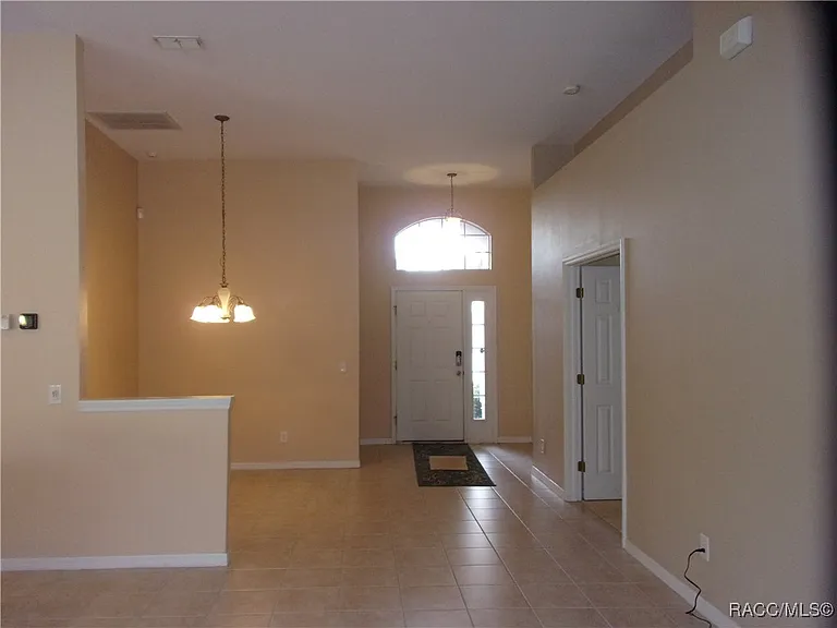 1933 W Shanelle Path — Photo 5