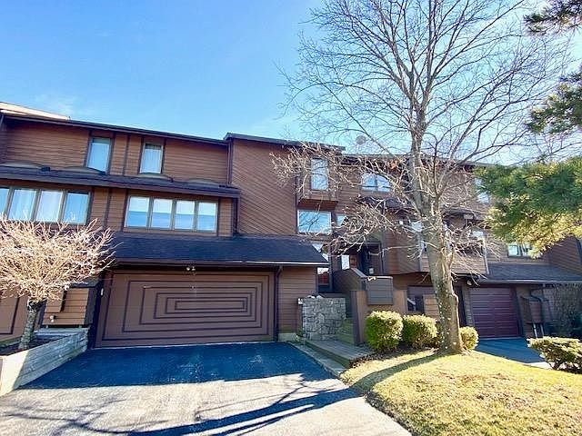 1st image of 1035 Golfview Dr