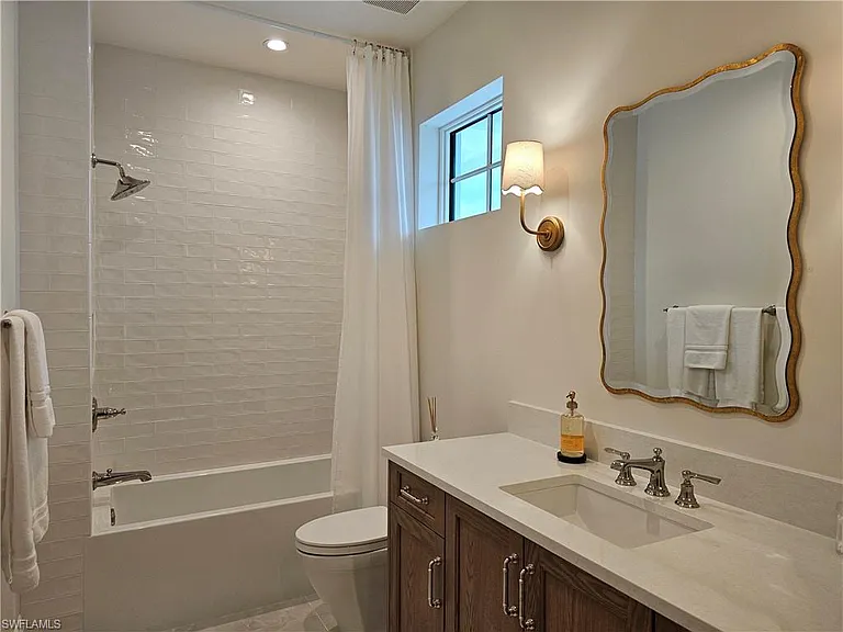 637 Palm Cir W — Photo 30
