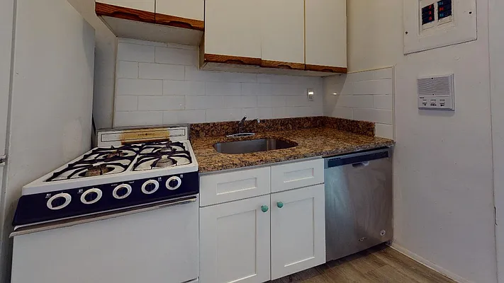 Rented by Bond New York | media 11