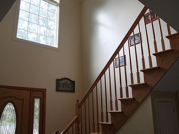 5th image of 615 Anthony Ave