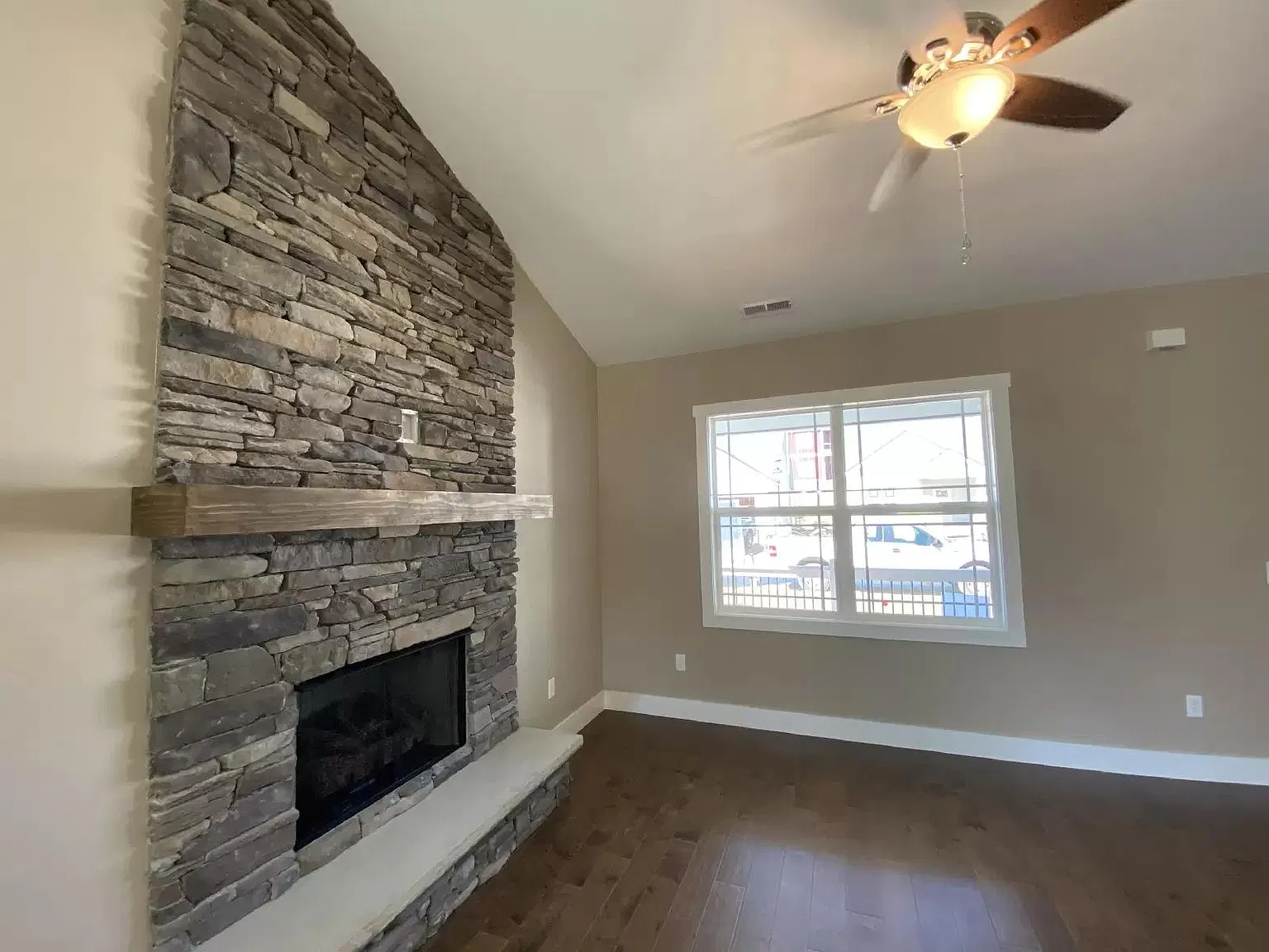 3 bed, 1450 sqft, $2,500 — Photo 2
