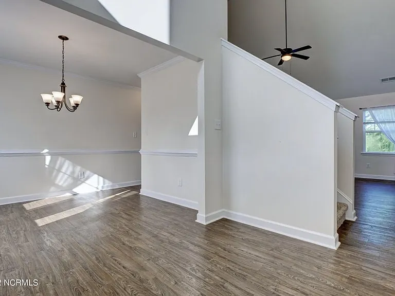 109 Easton Dr — Photo 4