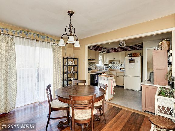 3rd image of 1204 Mosby Ct