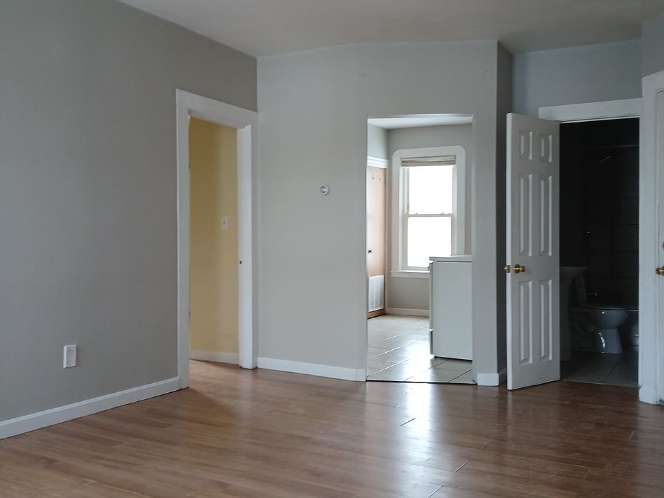 1st image of 455 Belleville Ave