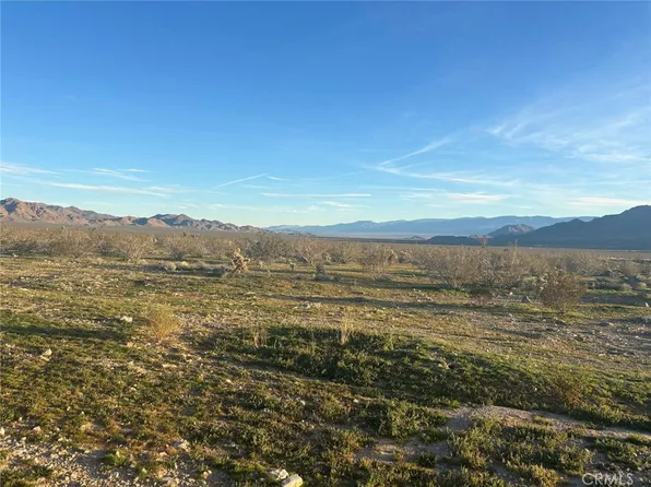 26 Pipeline Rd, Lucerne Valley, CA 92356