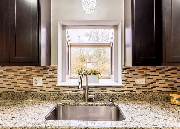 4th image of 1735 Tina Ln