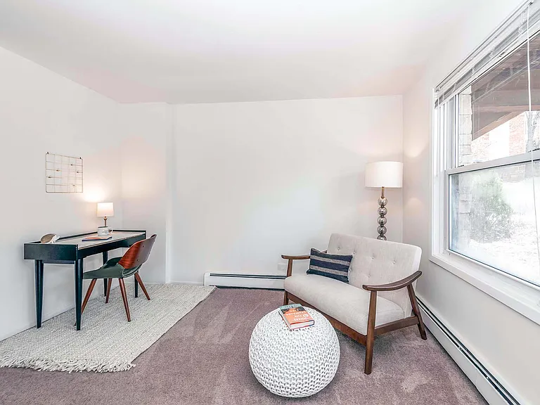 Barrington Lakes Apartments — Photo 33