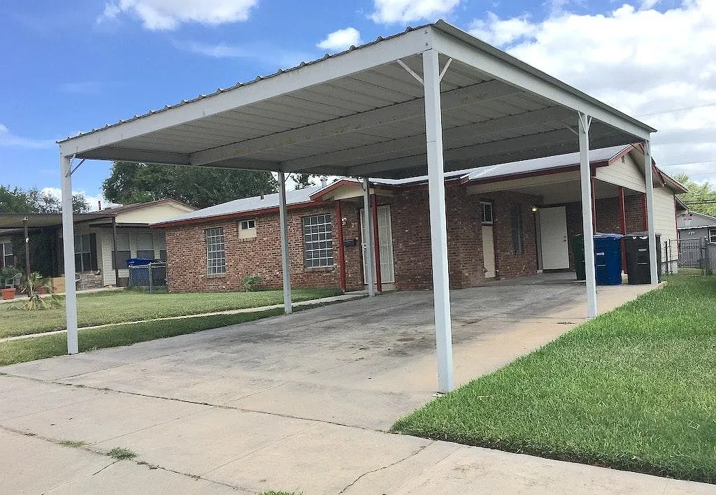 3 bed, 1600 sqft, $1,700 — Photo 1