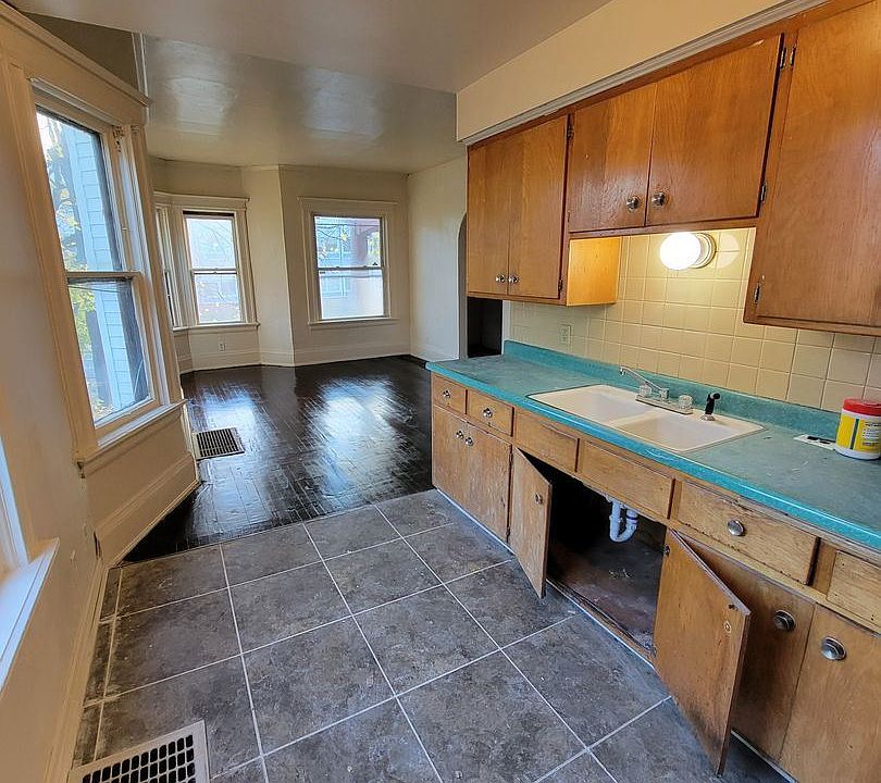 2nd image of 2322-24 W Juneau Ave #11436312