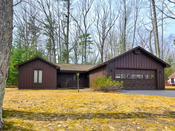 7123 Huntington Dr, Oscoda, MI 48750