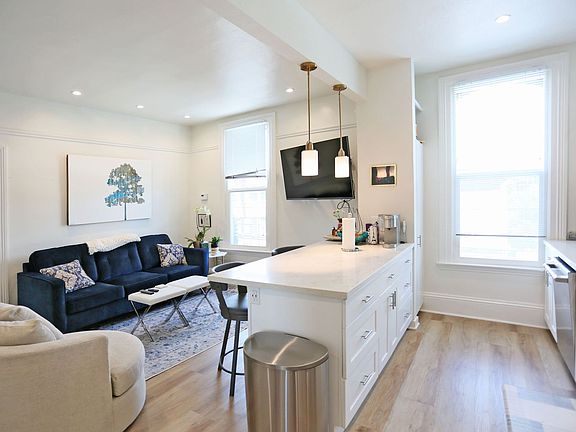 4th image of 2167A Greenwich St #A