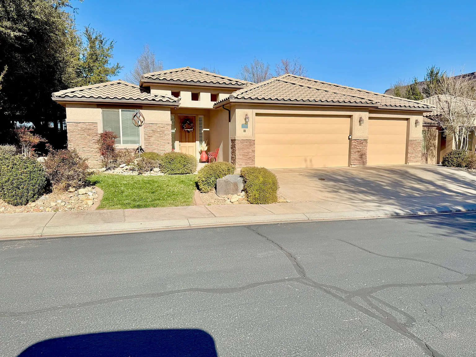 805 S Dixie Dr — Photo 1