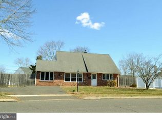 86 Quaker Hill Rd, Levittown, PA 19057