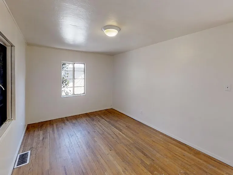 Super Cool Mid-Century Modern East Nob Hill Penthouse Suite with Views — Photo 4