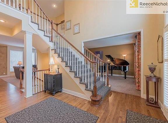 2nd image of 5825 Manor Ln