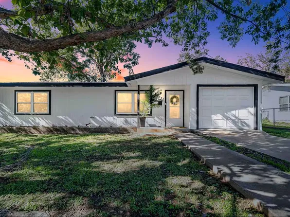 804 N Milam St, Fredericksburg, TX 78624
