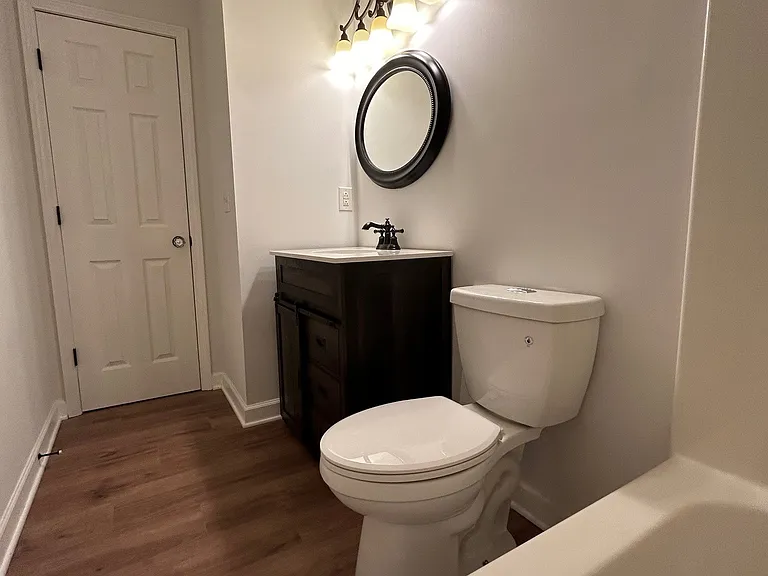 Hall bath with tub/shower combo and free-standing vanity