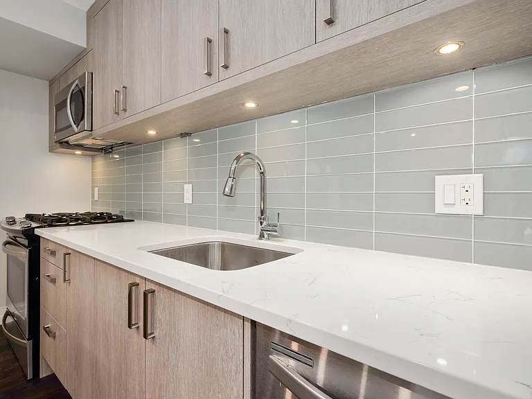136 Willow St #BASEMENT — Photo 20