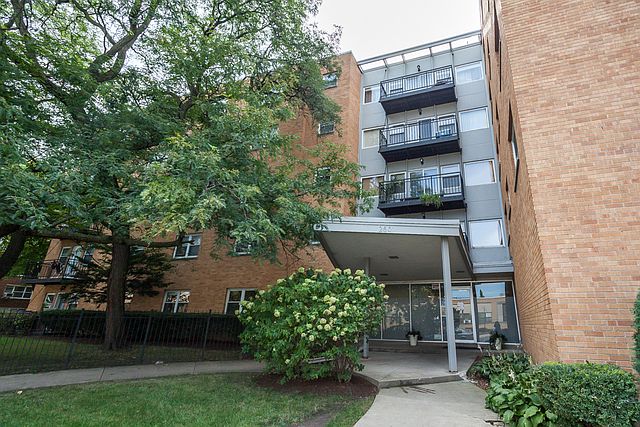 1st image of 2501 W Bryn Mawr Ave APT 303