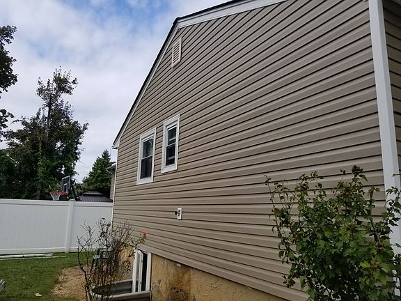 2nd image of 20 Royal Ct