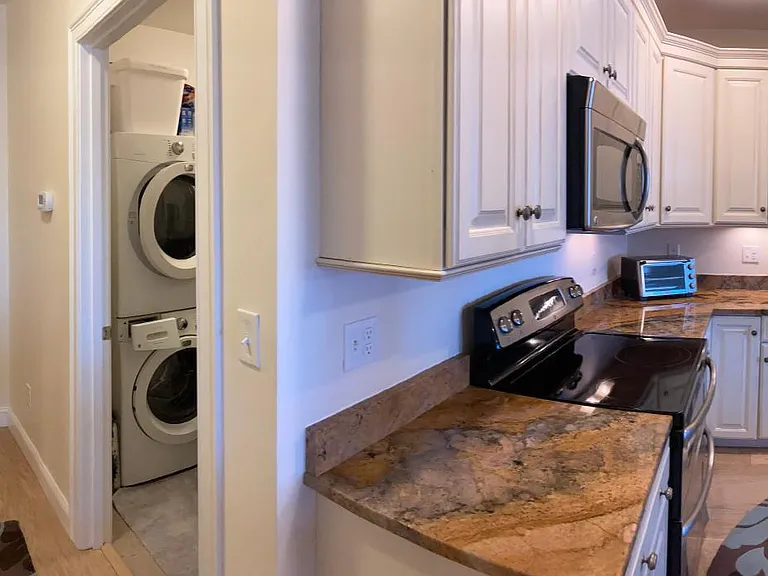 Entrance and utility room with washer/dryer.