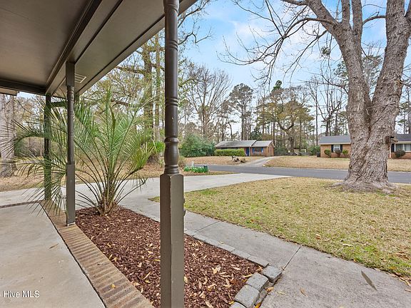 5th image of 131 Meadowood Drive