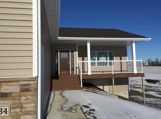 8334 Rolling Hills Rd, Bismarck, ND 58503