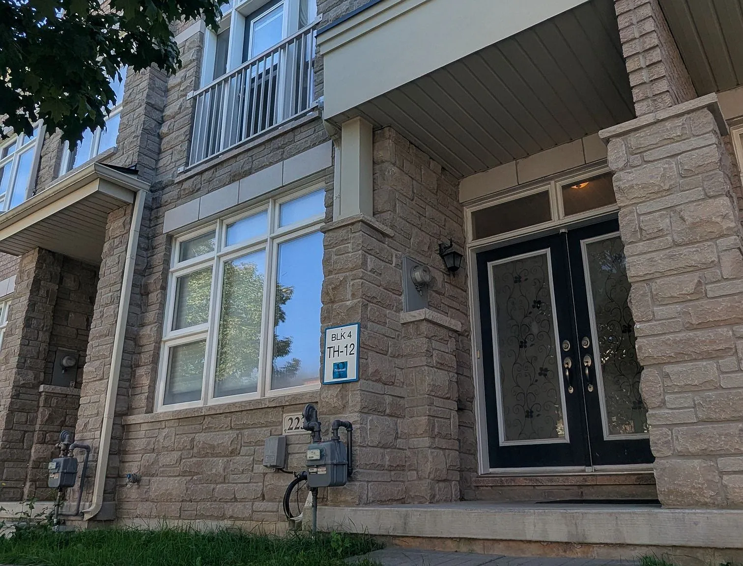 4 bed, $3,490 — Photo 1