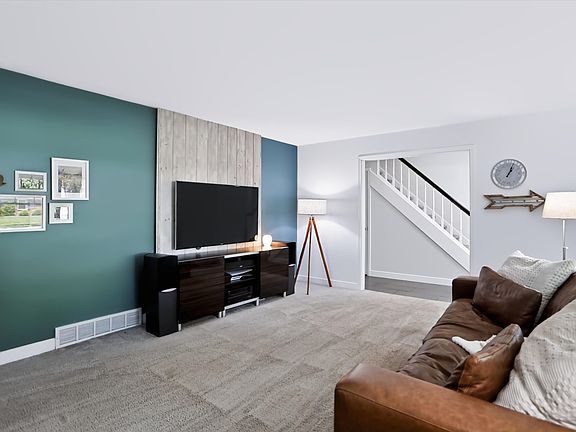5th image of 2535 Pleasant Way W