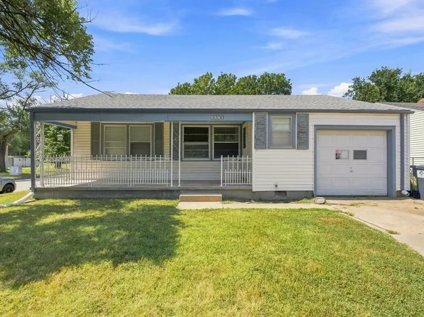 2561 S Hydraulic Ave, Wichita, KS 67216