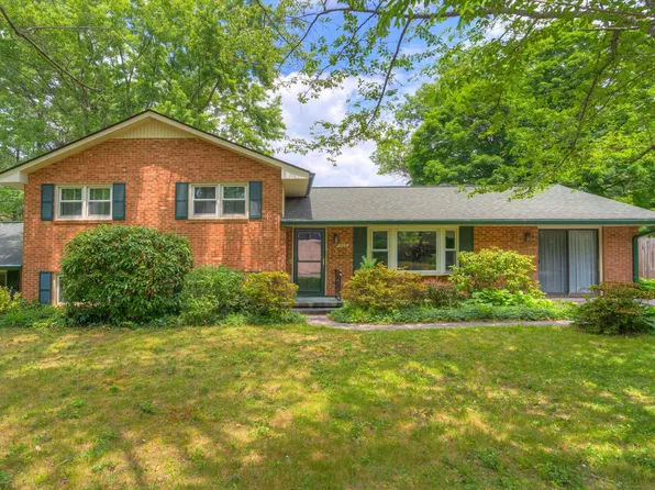 1308 Greendale Dr, Blacksburg, VA 24060