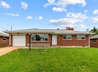 8606 Villa Crest Dr, Saint Louis, MO 63126