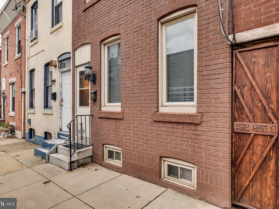 1st image of 251 E Wildey St