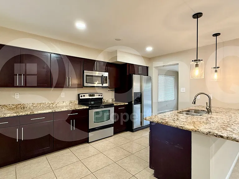1275 E Loma Vista Dr — Photo 3
