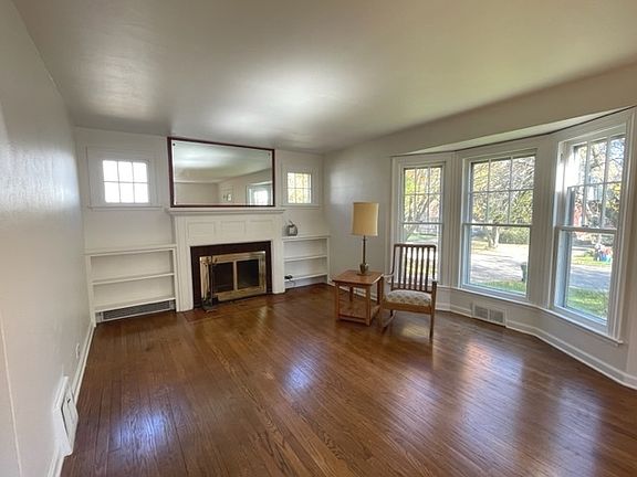 4th image of 736 Flossmoor Ave