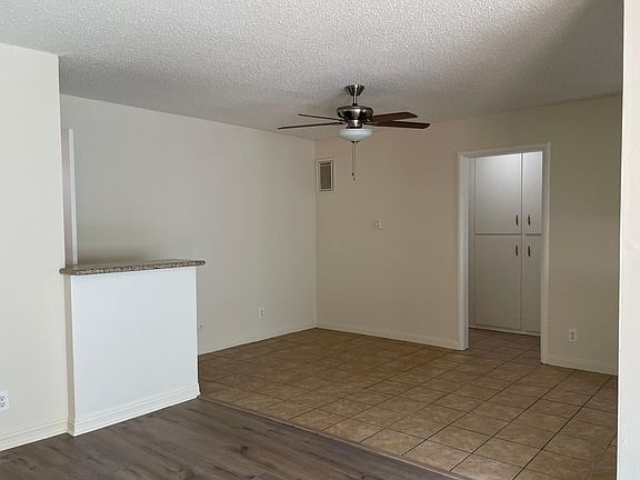 5th image of 13947 Oxnard St APT 106