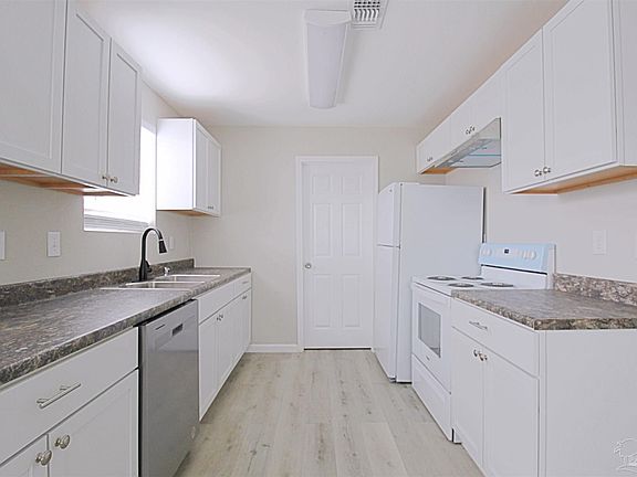 3rd image of 927 Bremen Ave